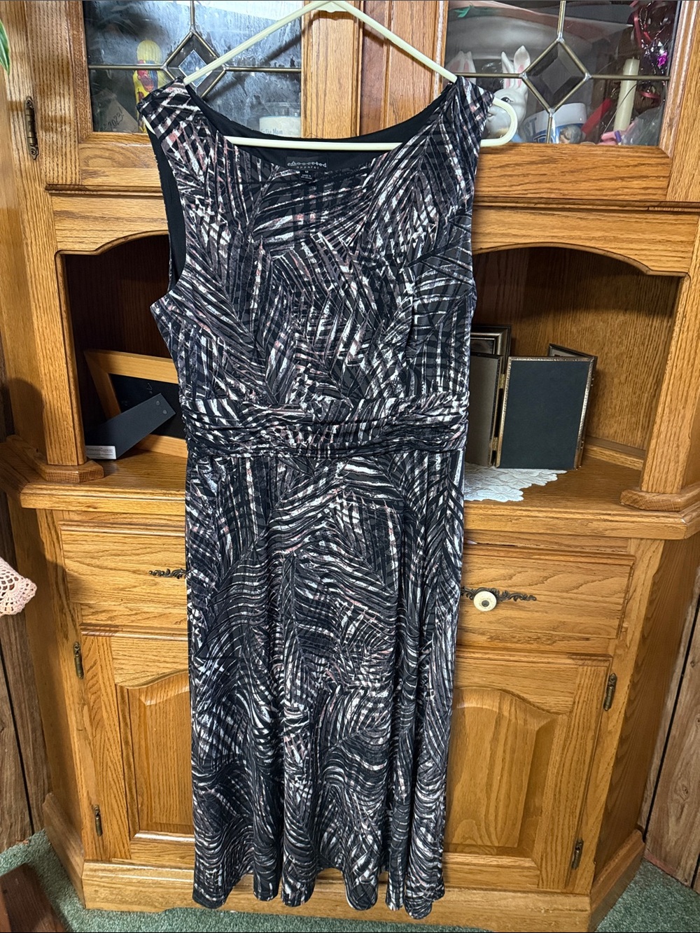 connected apparel Black & mauve  Abstract dress size 12 EUC